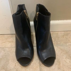 Vince Camuto size 8 open toe heels